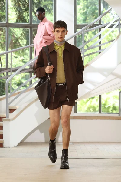 Look 3